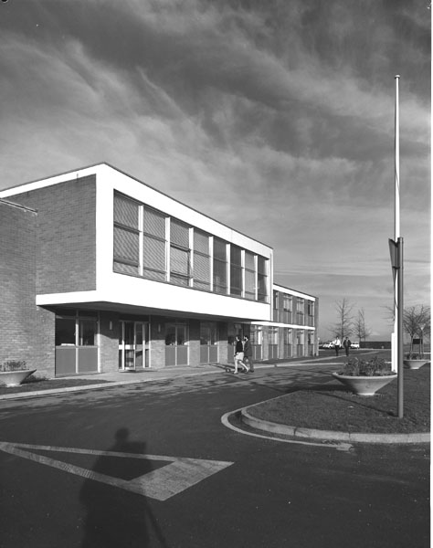 Main entrance to the Laboratory with the Library above